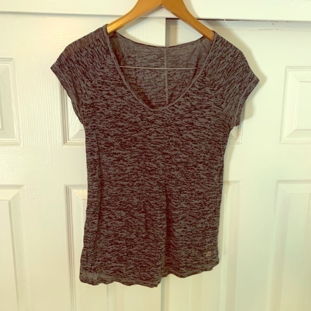 VS Sport Semi‎ Sheer Gray & Black Tee Small